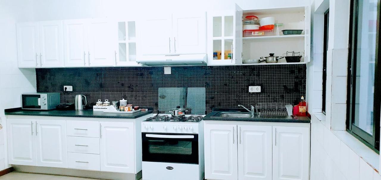 Kelly Guest House Прая Екстериор снимка